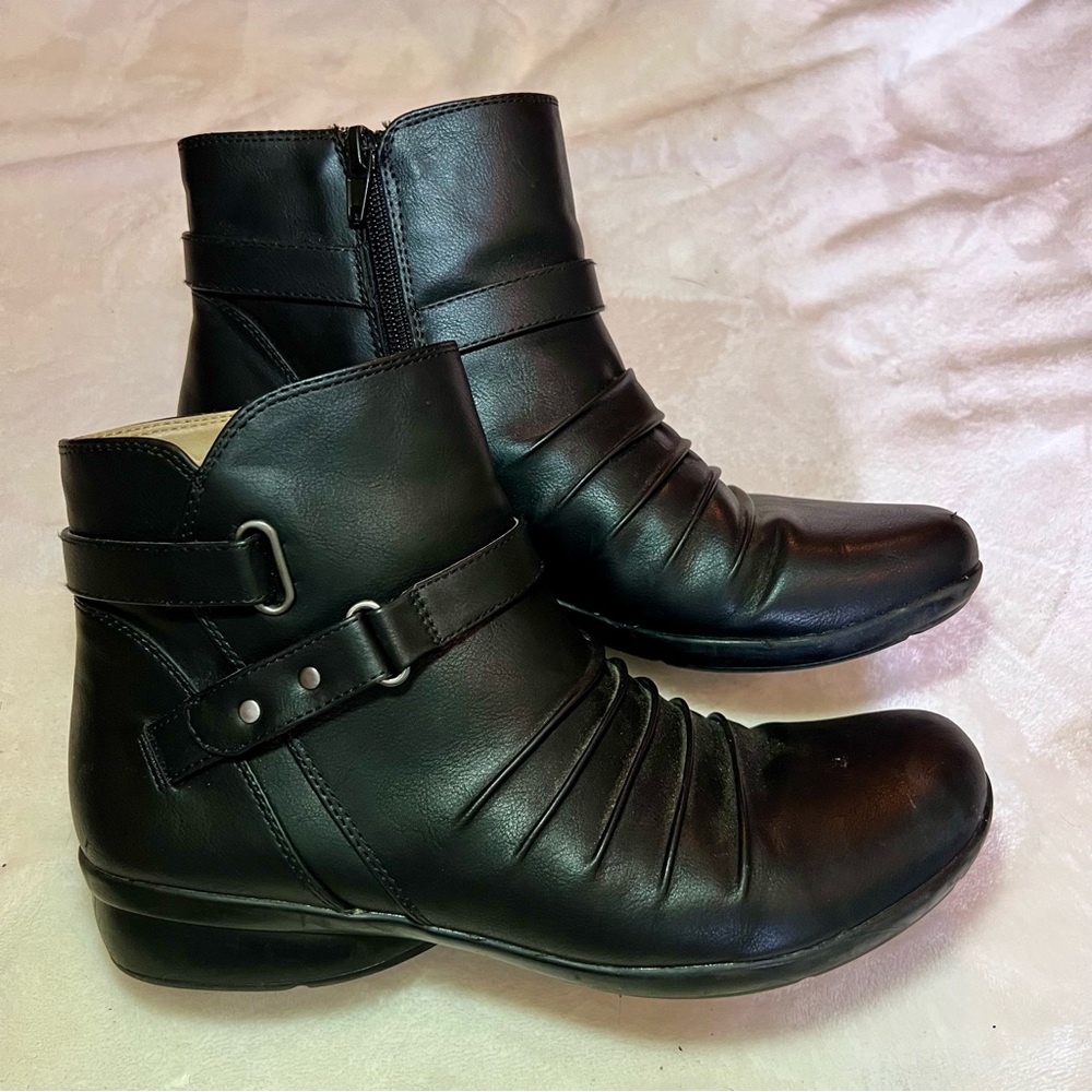 Women's Black Naturalizer Ankle Boots